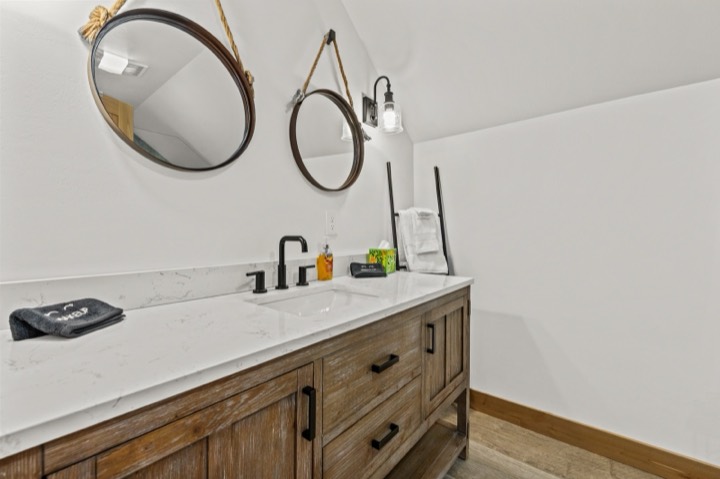 Bedroom and bathroom by Nicholson Construction