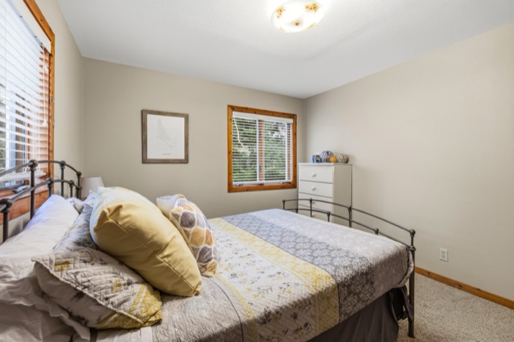 Bedroom and bathroom by Nicholson Construction