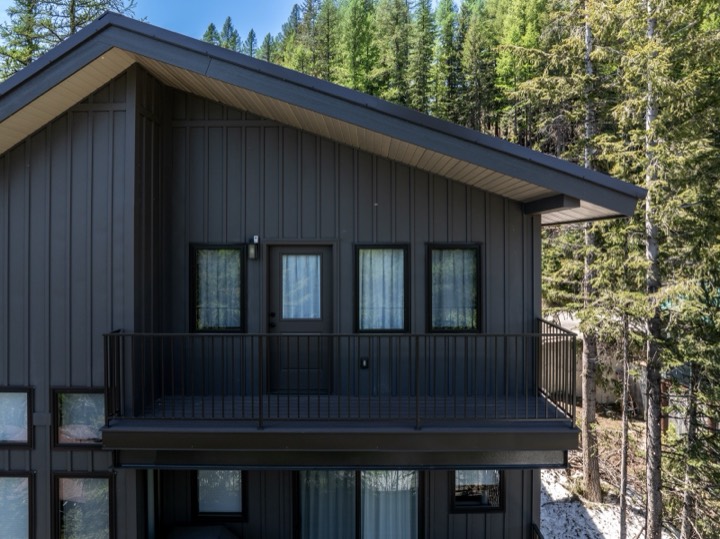 Custom home exterior in North Idaho by Nicholson Construction