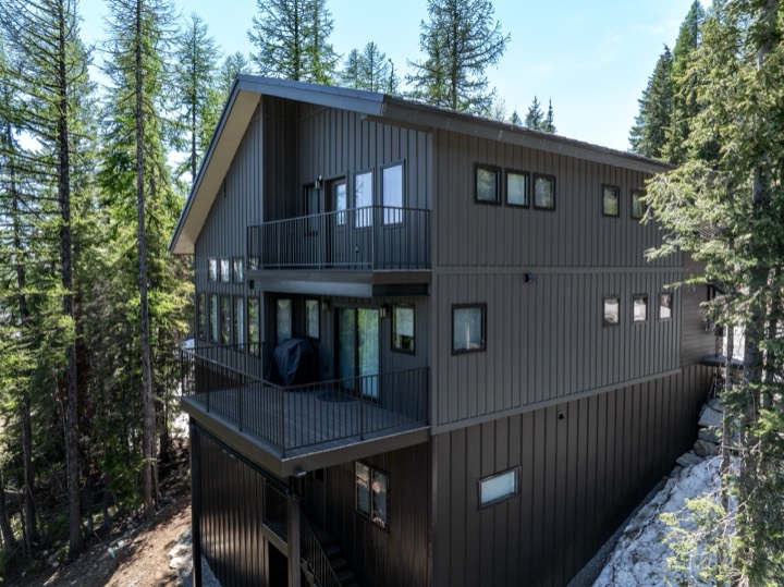 Custom home exterior in North Idaho by Nicholson Construction
